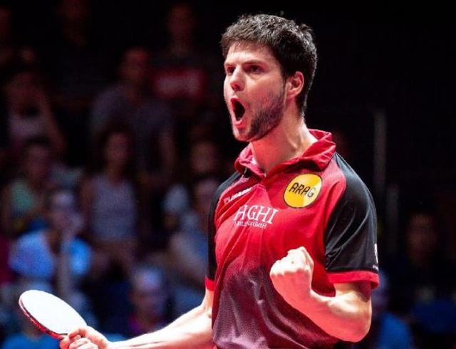 们纷纷在社 们纷纷在社