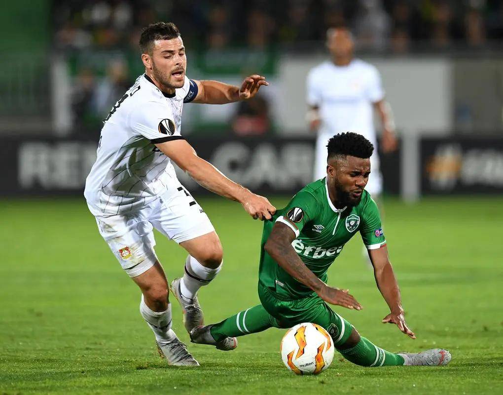 凭借连续的 凭借连续的